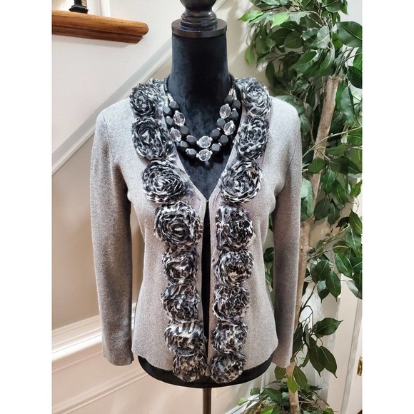 Red Women's Solid Gray Viscose Long Sleeve Ruffle Casual Cardigan Sweater Medium - Picture 2 of 12